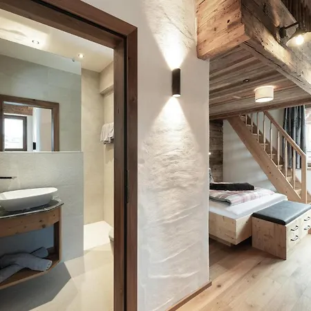 Alpine Lofts M26 アパート *